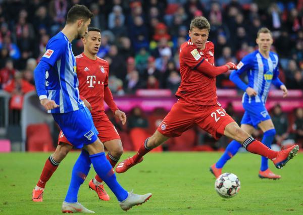  诺伊尔失误送大礼，拜仁主场憾平柏林  