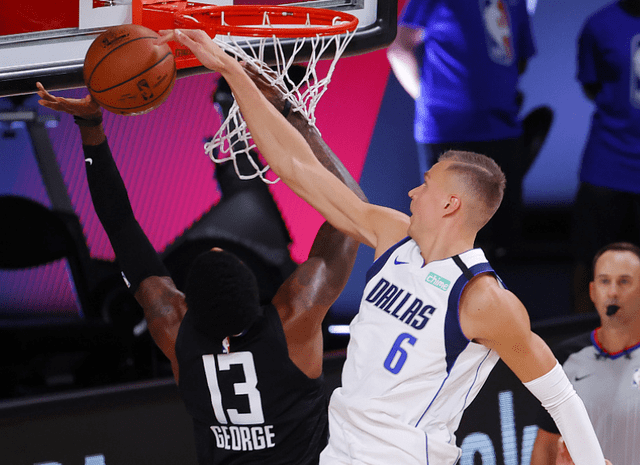  东契奇关键球制胜独行侠逆转快船巩固季后赛席位  