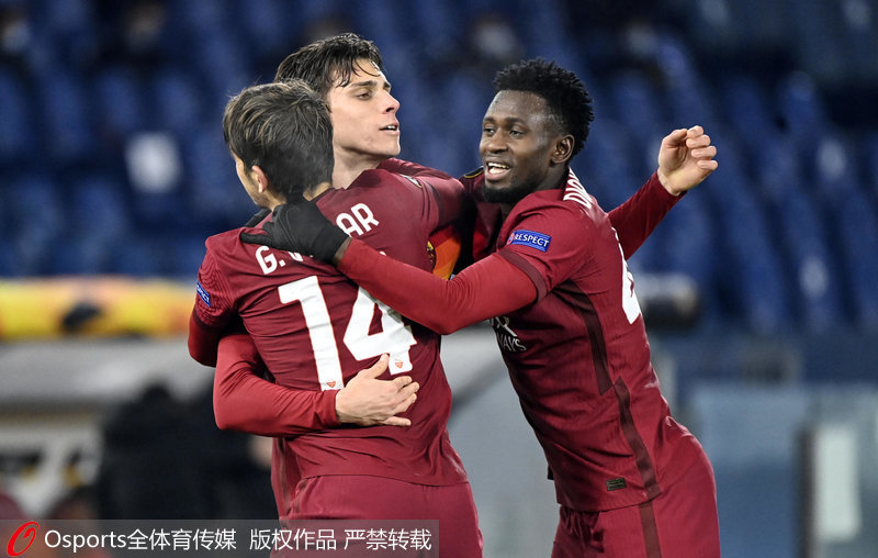  罗马队长佩莱格里尼远射建功，世界波点燃主场激情